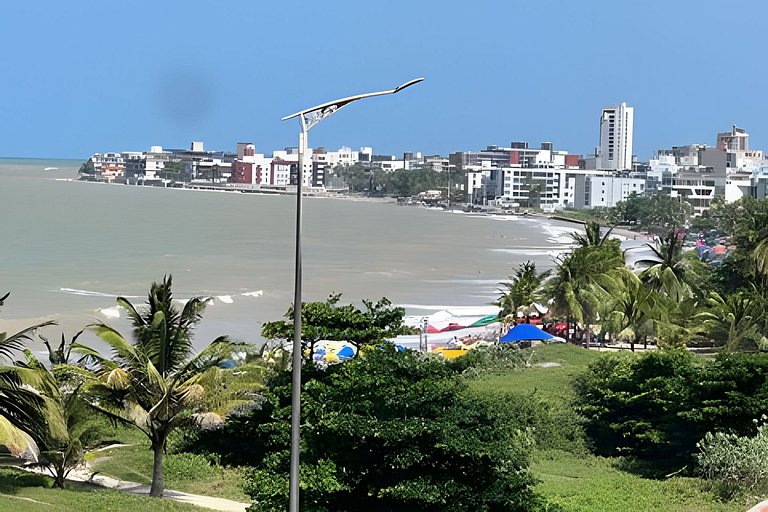Apto beira-mar com piscina e vista paradisíaca