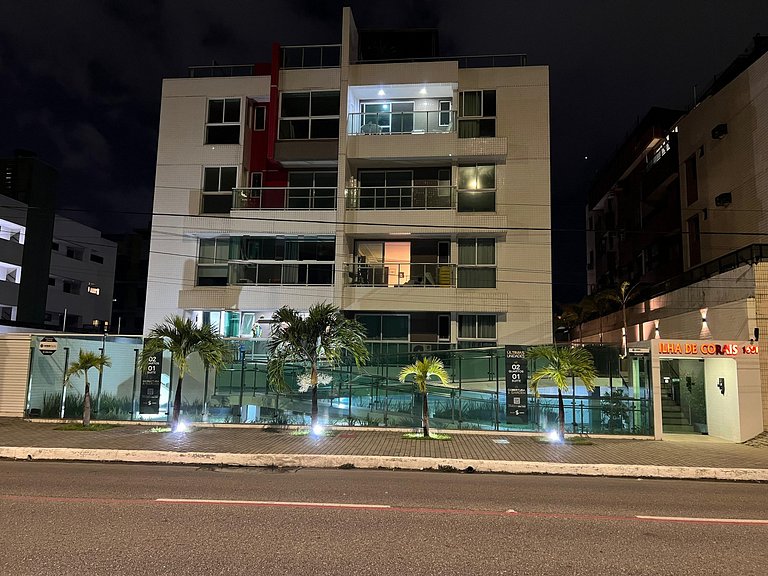 Apto beira-mar com piscina e vista paradisíaca