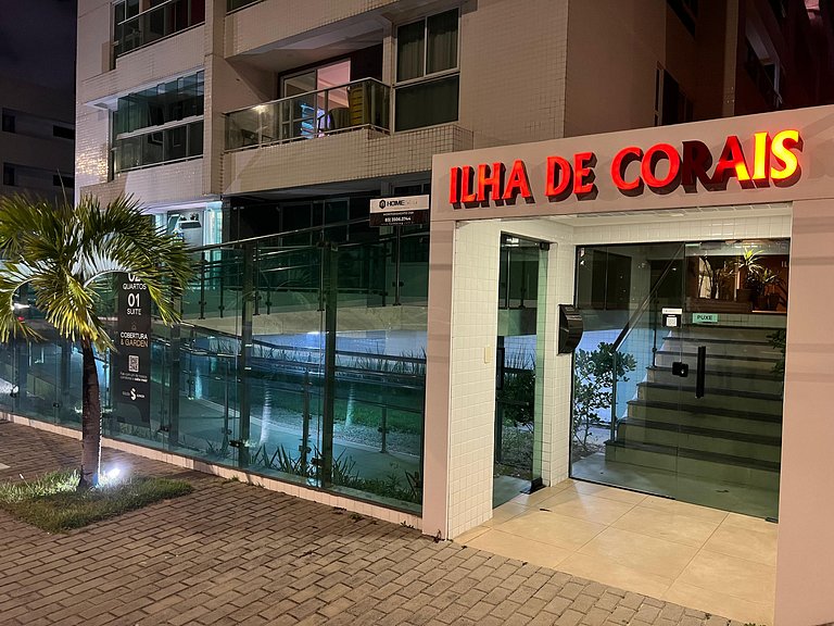 Apto beira-mar com piscina e vista paradisíaca