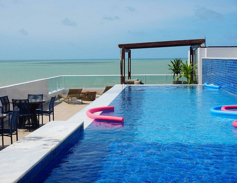 Apto beira-mar com piscina e vista paradisíaca